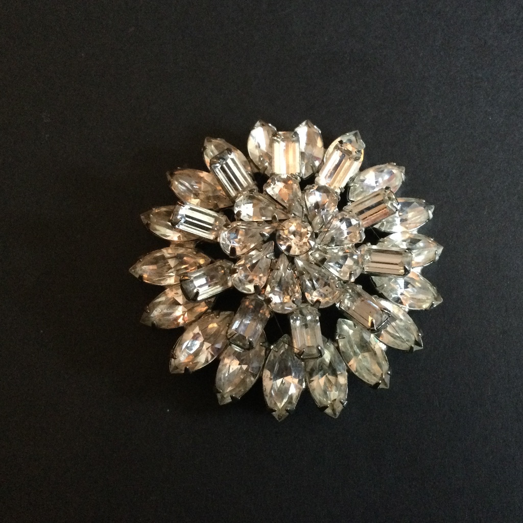 Vintage Weiss 3d Prong Set Rhinestone Brooch
